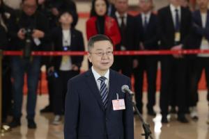 马新强董事长走上代表通道谈“追光之路，久久为功”